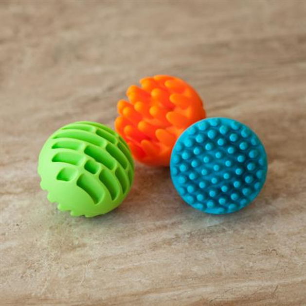 Прорізувач-брязкальце Fat Brain Toys Sensory Rollers Кольорові сенсорні кульки 3 шт (0811802021885) - зображення 6