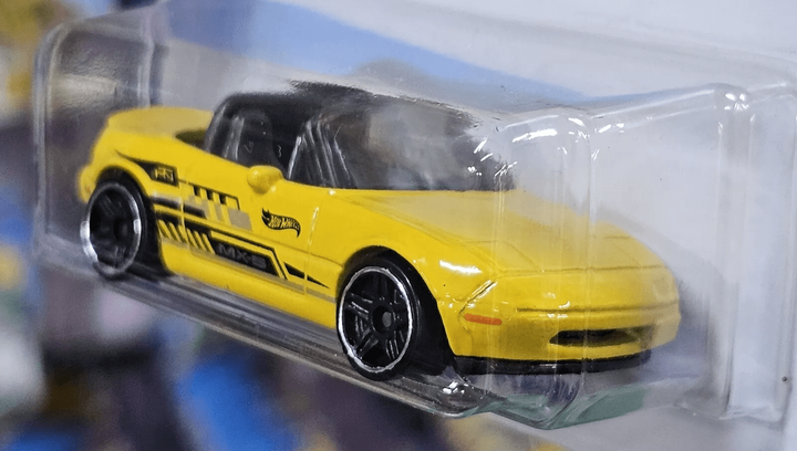 Машинка Базовая Hot Wheels '91 Mazda MX-5 Miata J-Imports 1:64
