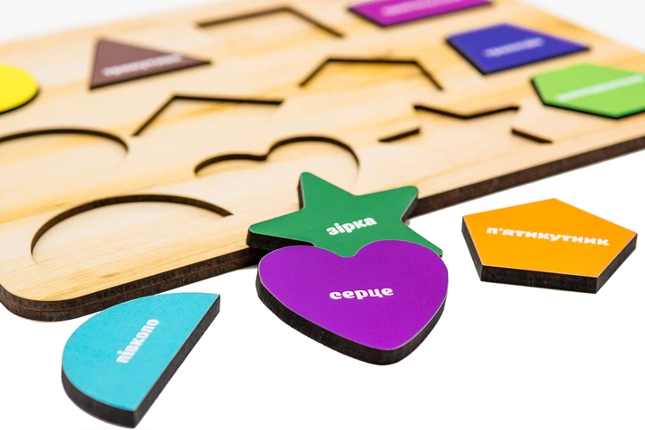 Розвиваюча дерев'яна іграшка PuzzleOK "Фігури" A4 для дітей від 3 років (Арт-11231) - Фото 3 Розвиваюча дерев'яна іграшка PuzzleOK "Фігури" A4 для дітей від 3 років (Арт-11231) - изображение 3
