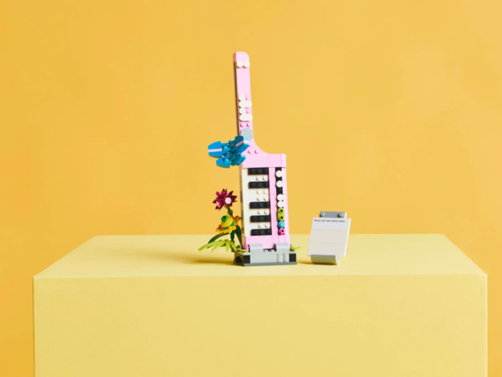 Zestaw klocków LEGO Creator 3 w 1 Maszyna do pisania z kwiatami 363 elemeny (31169) - obraz 11