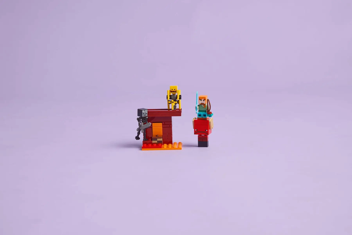 Конструктор LEGO Minecraft Битва з лавою у Незері 99 елементів (21266) - зображення 10