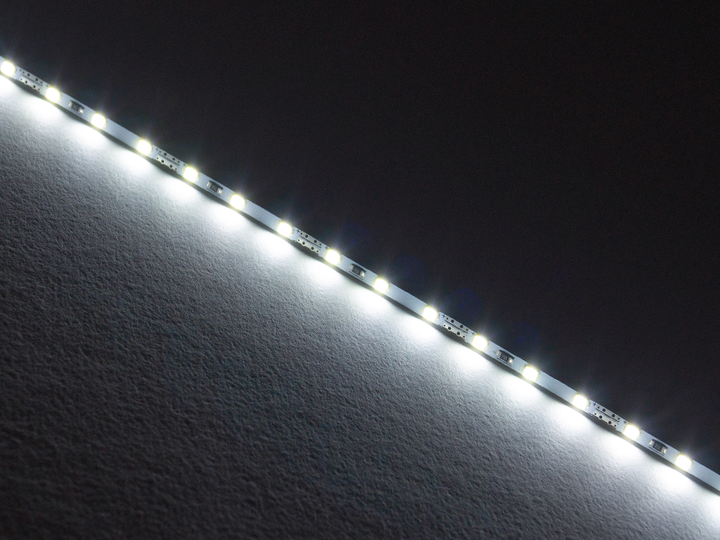 Світлодіодна лінійка SMD2835 72 LED 12В 16Вт IP20 6000K 1000мм - зображення 2