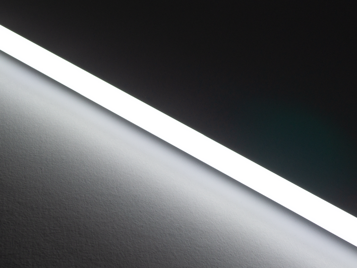 Світлодіодна лінійка SMD2835 72 LED 220В 11Вт IP44 6000K 600мм в матовому корпусі - Фото 2 Світлодіодна лінійка SMD2835 72 LED 220В 11Вт IP44 6000K 600мм в матовому корпусі - зображення 2