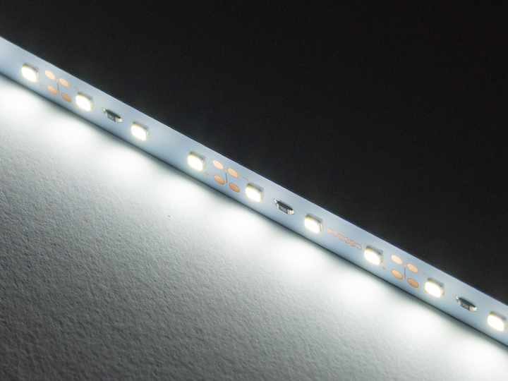 Світлодіодна лінійка Lemanso LM552 SMD2835 36 LED 12V 6W 20LM/LED IP20 6000K 500мм - Фото 2 Світлодіодна лінійка Lemanso LM552 SMD2835 36 LED 12V 6W 20LM/LED IP20 6000K 500мм - зображення 2