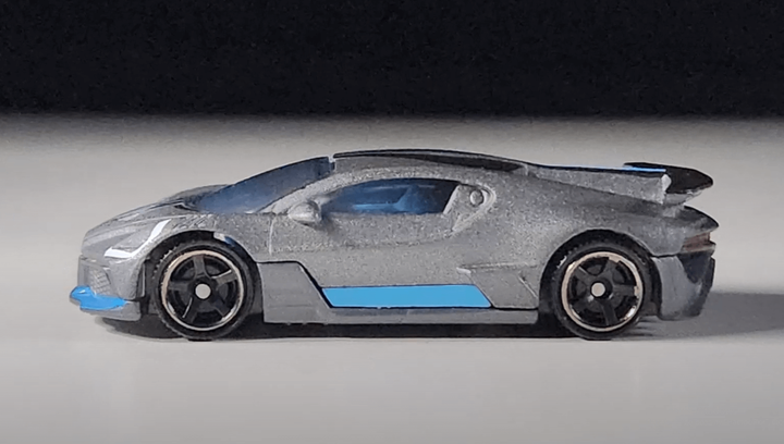 Тематична Машинка Matchbox 2018 Bugatti Divo European Streets 1:64 HVV44 Blue - зображення 5
