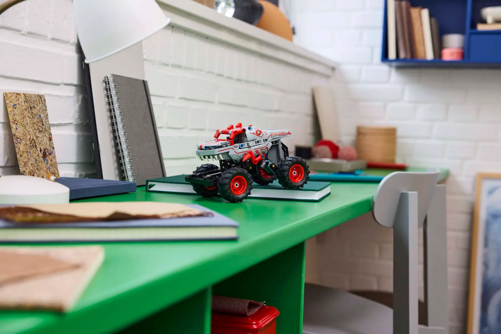 Zestaw klocków LEGO Technic Monster Jam ThunderROARus z napędem typu pull-back 232 elementy (42200) - obraz 10
