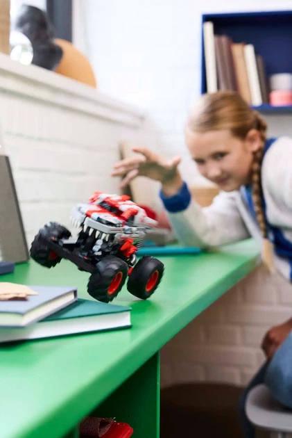 Конструктор LEGO Technic Monster Jam ThunderROARus с инерционным двигателем 232 элемента (42200) - изображение 7