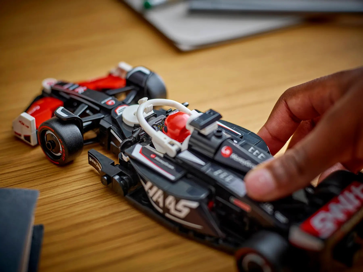 Zestaw klocków LEGO Speed Champions Bolid F1 MoneyGram Haas Team VF-24 242 elementy (77250) - obraz 8
