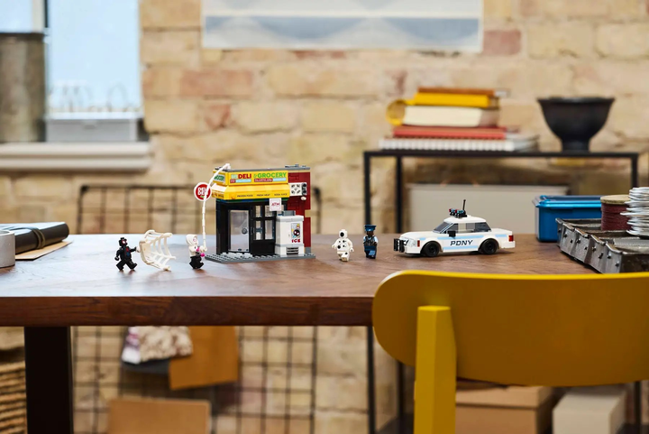 Конструктор LEGO Super Heroes Marvel Мультивсесвіт: Майлз Моралес проти Плями 375 елементів (76311) - зображення 12