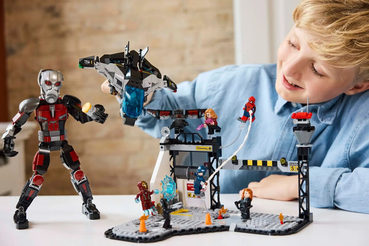 Конструктор LEGO Super Heroes Marvel Перший месник: Протистояння Пригодницька битва 736 елементів (76314) - зображення 9