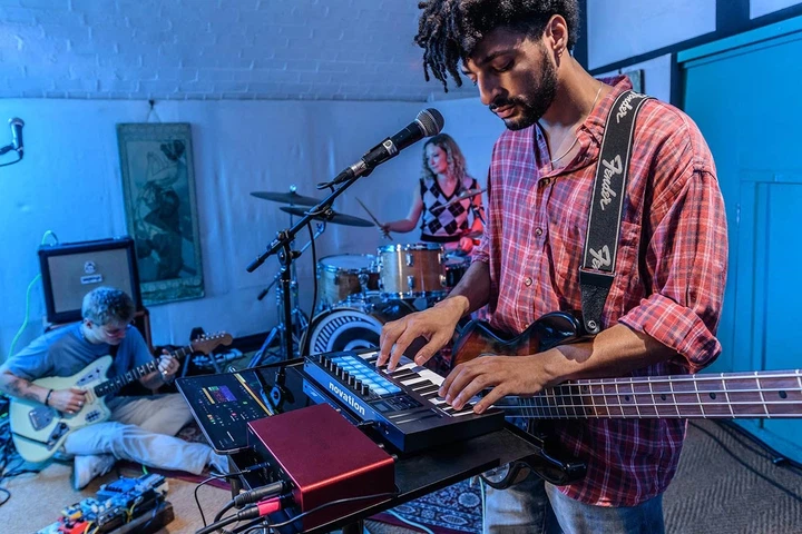 MIDI клавиатура Novation Launchkey Mini 25 MK4 - изображение 12