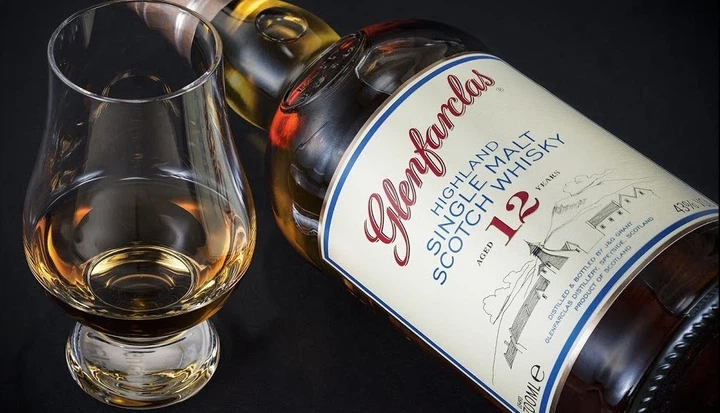 Виски Glenfarclas 12yo 0.7л 43% в тубусе (5018066112433) – фото