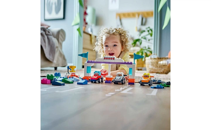 Конструктор Lego Duplo Автомобили для гонки и пилоты команд Формулы-1, 70 деталей 10445 - Фото 2 Конструктор Lego Duplo Автомобили для гонки и пилоты команд Формулы-1, 70 деталей 10445 - изображение 2
