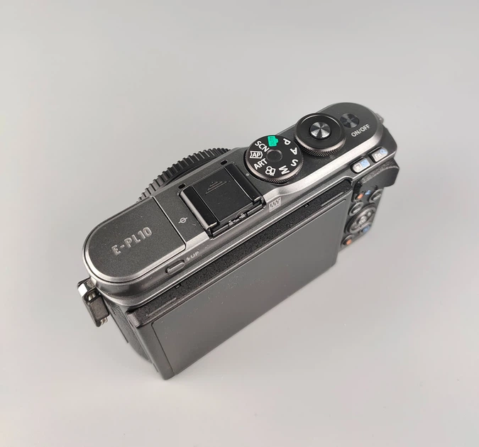 Беззеркальная фотокамера Olympus Pen E-PL10 16Мп / LiveMOS / Full