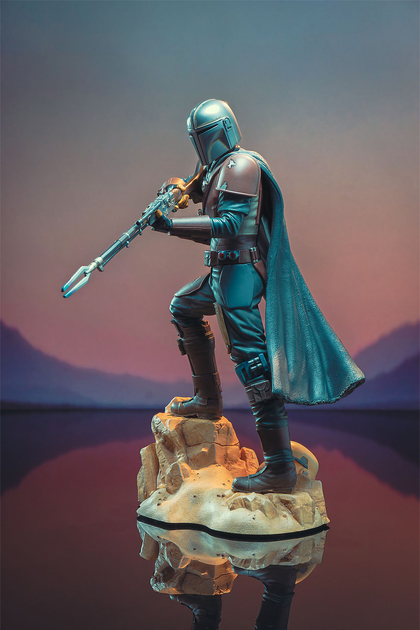 Figurka Gentle Giant Star Wars Premier Collection The Mandalorian 29 cm (699788839294) - obraz 2