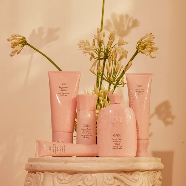 Скраб для шкіри голови Serene Scalp Exfoliating Scrub Oribe 125мл - Фото 5 Скраб для шкіри голови Serene Scalp Exfoliating Scrub Oribe 125мл - зображення 5