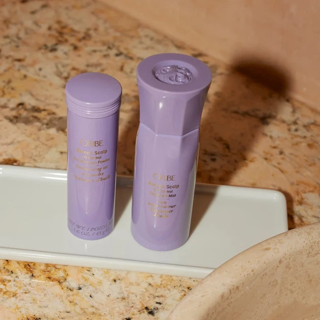 Сухий шампунь Oribe Serene Scalp Oil Control Dry Shampoo Powder 45г - зображення 6