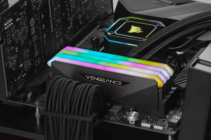 Оперативна пам'ять Corsair DDR4-3600 32768MB PC4-28800 (Kit of 2x16384) Vengeance RGB RT Black (CMN32GX4M2Z3600C18) - зображення 4