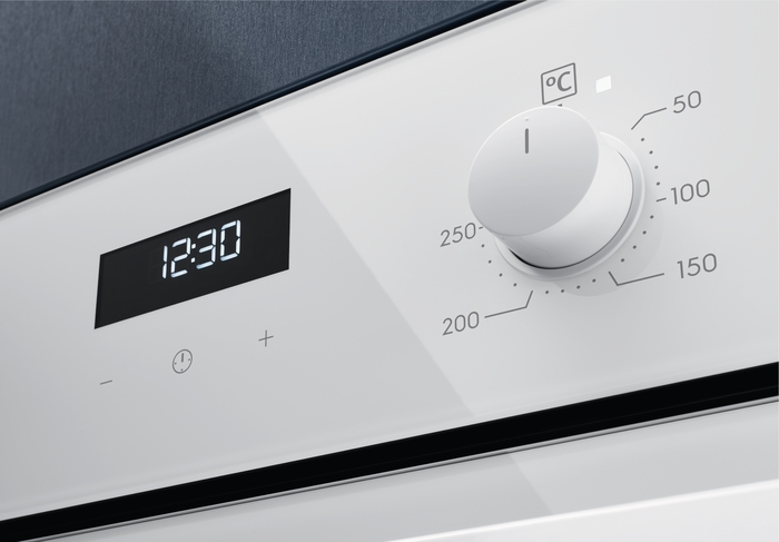 Вбудована духова шафа Electrolux EOF5F50BV - зображення 3