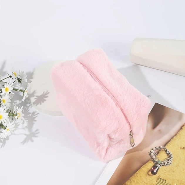 Плюшева Косметичка ANbeauty Пухнаста 18х9х10 см Pink (AN0103002) - Фото 2 Плюшева Косметичка ANbeauty Пухнаста 18х9х10 см Pink (AN0103002) - зображення 2