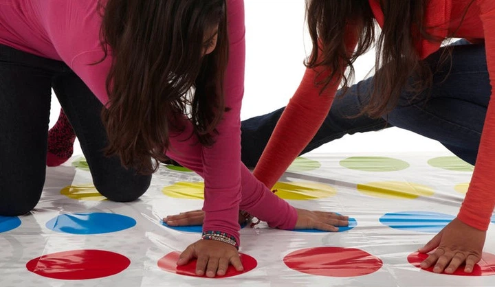 Настільна гра Hasbro Twister (версія іспанська)(5010993733231) - зображення 5