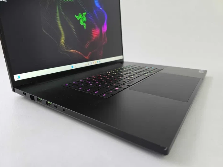 Ноутбук Razer Blade 18 (2023) i9 13950HX/RTX 4090/RAM 32GB/SSD 1TB Б\В - изображение 2