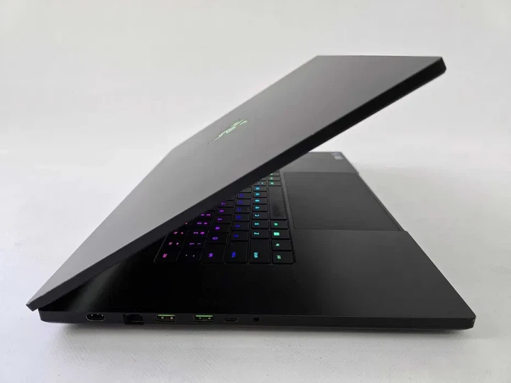 Ноутбук Razer Blade 18 (2023) i9 13950HX/RTX 4090/RAM 32GB/SSD 1TB Б\В - изображение 6