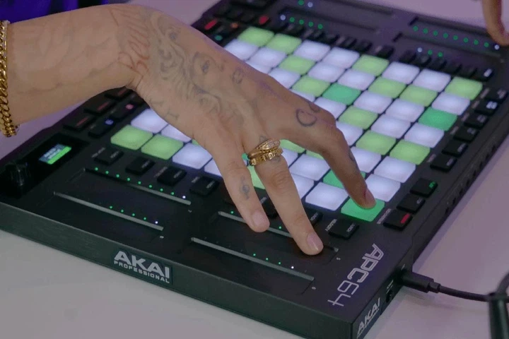 MIDI контроллер Akai APC 64 – фото, отзывы, характеристики в