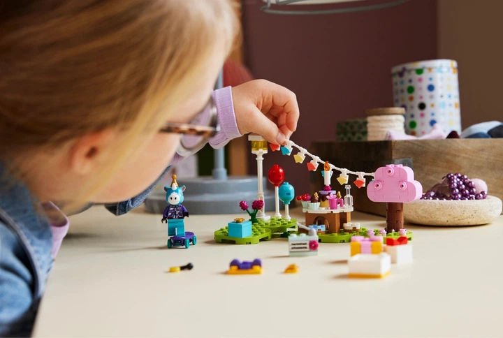 Конструктор LEGO Animal Crossing День народження Джуліана 170 деталей 4 шт (77046) - Фото 11 Конструктор LEGO Animal Crossing День народження Джуліана 170 деталей 4 шт (77046) - зображення 11