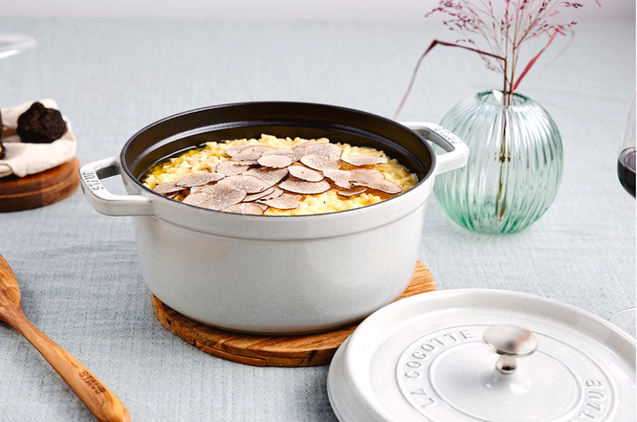 Garnek żeliwny Staub La Cocotte owalny truflowy 5.5 l (3272340040368) - obraz 4
