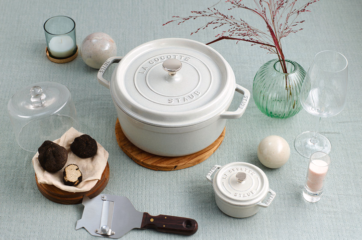 Garnek żeliwny Staub La Cocotte owalny truflowy 5.5 l (3272340040368) - obraz 6