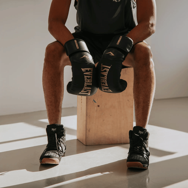 Боксерські рукавиці Everlast Elite 2 Boxing Gloves (P00003270) Black/Gold 10 унцій - Фото 6 Боксерські рукавиці Everlast Elite 2 Boxing Gloves (P00003270) Black/Gold 10 унцій - зображення 6