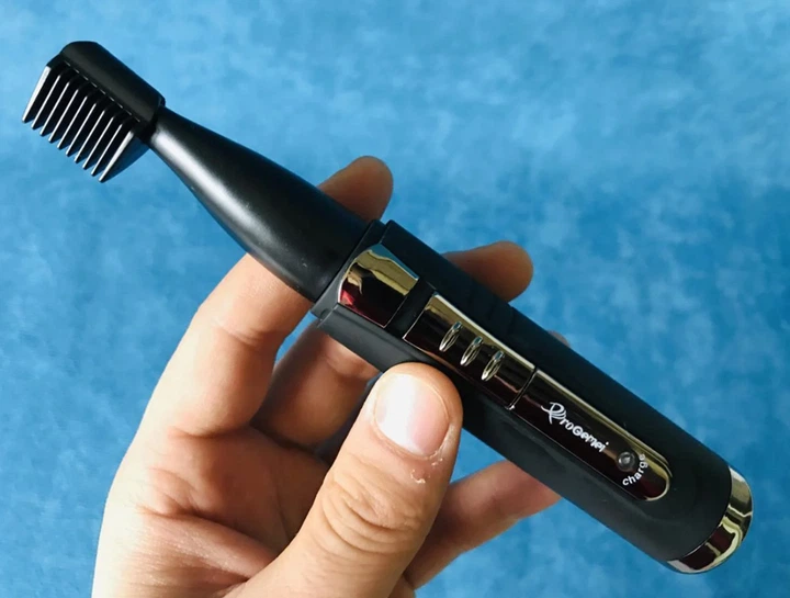 Триммер для носа и ушей + бритва для окантовки с гребнем 2 в 1 Geemy GM-3109 Black аккумуляторный 3 Вт зарядка от сети 220 В - изображение 5
