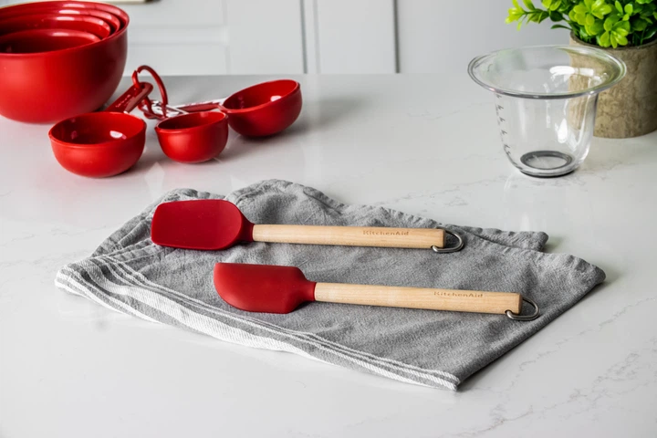 Набор лопаток для теста KitchenAid Coreline береза Красный 23.5 см 2 шт (KQR750OHERE) - изображение 8