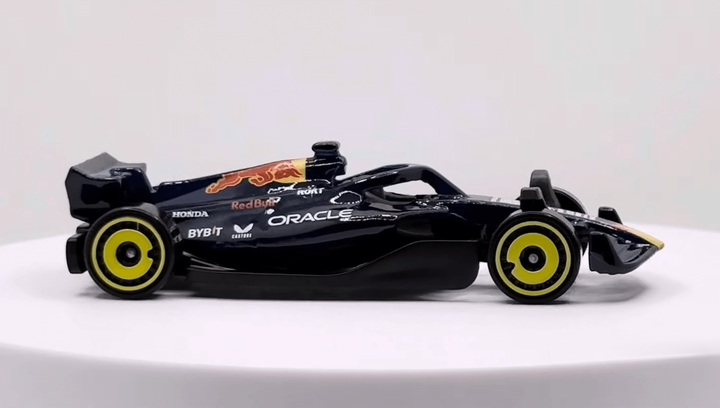 Машинка Базовая Hot Wheels Oracle Red Bull Racing Formula 1 Track Aces 1:64 HYW10 Blue - Фото 5 Машинка Базовая Hot Wheels Oracle Red Bull Racing Formula 1 Track Aces 1:64 HYW10 Blue - изображение 5