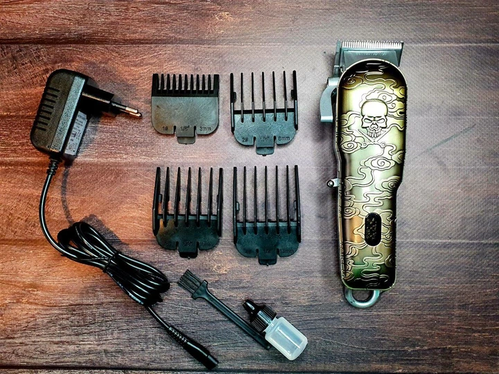 Машинка професійна бездротова для стрижки волосся Geemy GM-6673 Pro + 4 Насадки - изображение 6
