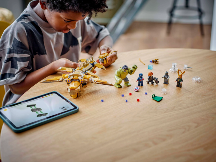 Zestaw klocków LEGO Marvel Avengers kontra Lewiatan 347 elementów (76290) - obraz 10