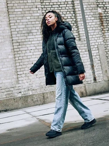 Пуховик зимний женский Helly Hansen W Essence Down Parka 53817-990