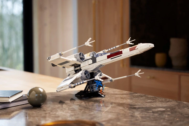 Конструктор LEGO Star Wars Истребитель X-Wing UCS 1949 деталей