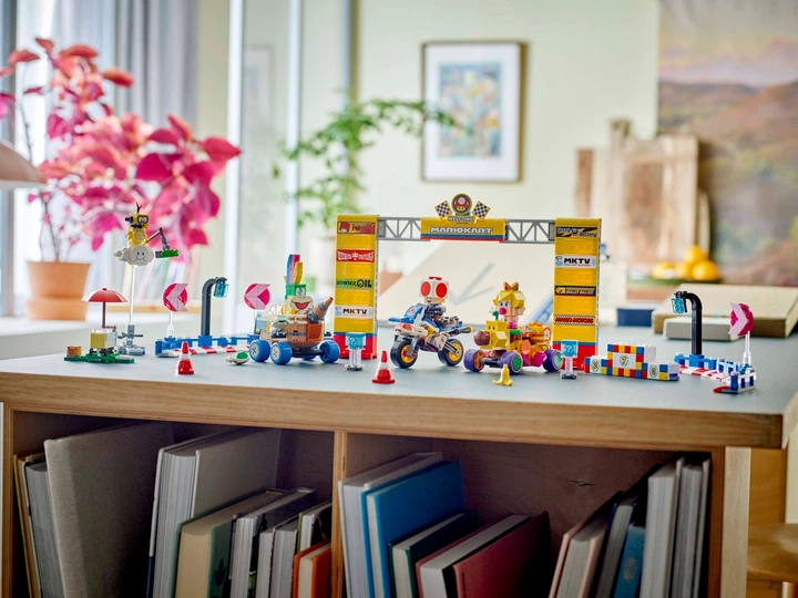 Конструктор LEGO Super Mario Mario Kart: Набор Бэби Пич и Гран-при 823 элемента (72036) - Фото 8 Конструктор LEGO Super Mario Mario Kart: Набор Бэби Пич и Гран-при 823 элемента (72036) - изображение 8