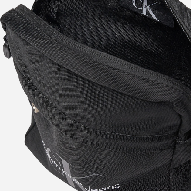 Torba listonoszka męska mała Calvin Klein K50K512011-BEH Czarna (8720639814329) - obraz 5