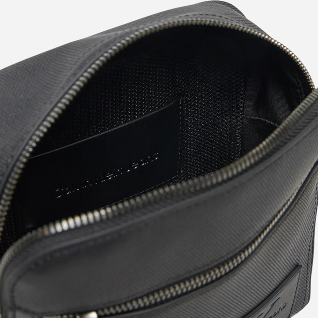 Сумка планшет чоловіча маленька Calvin Klein K50K512996-BEH Чорна (8721107051208) - зображення 5