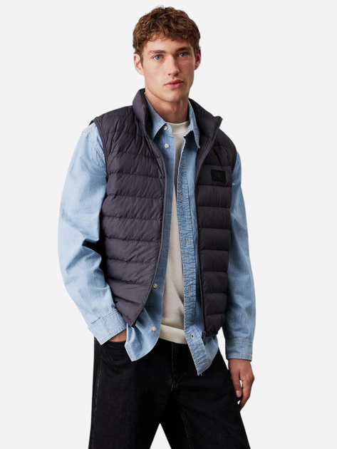 Теплий жилет пуховий чоловічий Calvin Klein Jeans J30J326718-BAN S Темно-сірий (8720639906932) - зображення 1