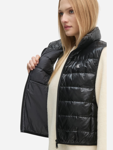 Теплий жилет пуховий короткий жіночий Calvin Klein Jeans J20J224711-BEH XS Чорний (8720639916160) - зображення 5