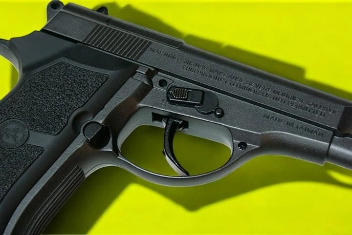 Пневматичний пістолет WinGun 301 Beretta M84 + 4 шт СО2 + 250 кульок BB - Фото 4 Пневматичний пістолет WinGun 301 Beretta M84 + 4 шт СО2 + 250 кульок BB - зображення 4
