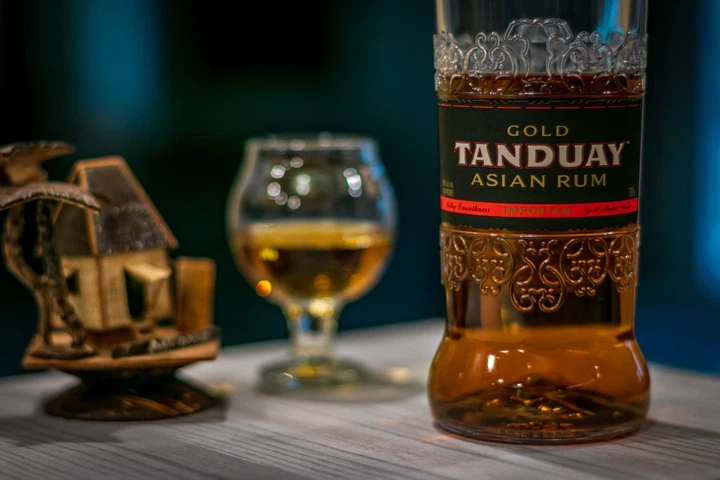 Ром Tanduay Asian Rum Gold 1 л 40% (736040542902) - Фото 3 Ром Tanduay Asian Rum Gold 1 л 40% (736040542902) - изображение 3