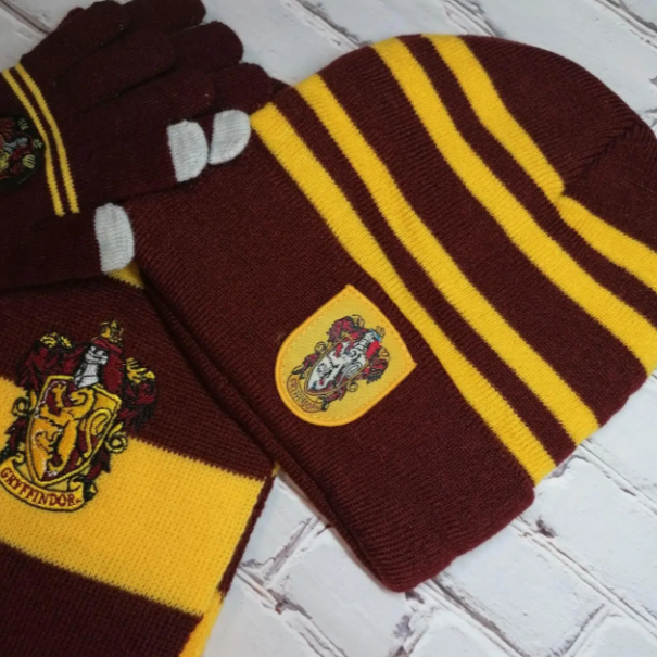 Набір Шапка Шарф Рукавички ГРИФІНДОР Gryffindor / Harry Potter ГАРРІ ПОТТЕР 52-58 см (II) 33895 - Фото 2 Набір Шапка Шарф Рукавички ГРИФІНДОР Gryffindor / Harry Potter ГАРРІ ПОТТЕР 52-58 см (II) 33895 - зображення 2