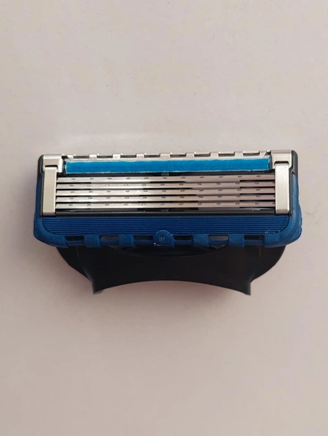 Змінні картриджі для гоління (леза касети) чоловічі Gillette Fusion5 SPORT 4 шт без упакування синій - зображення 4