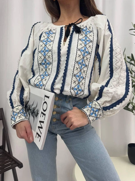 Вишукана сорочка з синім орнаментом M біла (5619) - Фото 2 Вишукана сорочка з синім орнаментом M біла (5619) - изображение 2