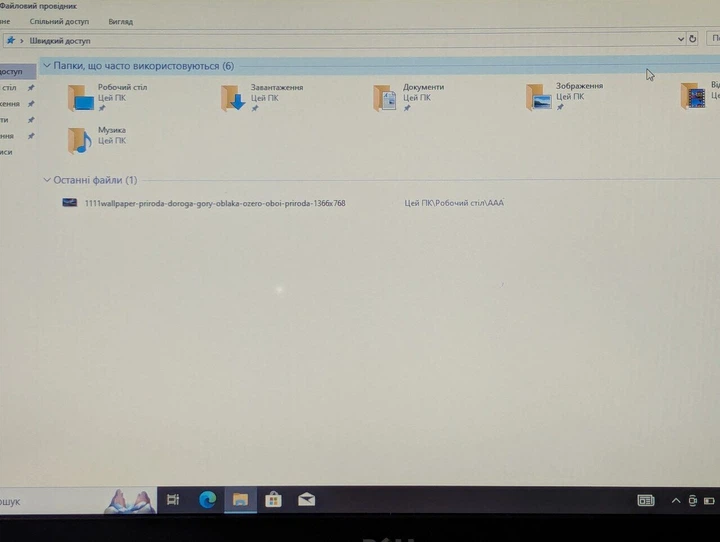 Ноутбук Б-клас Dell Latitude E5550 / 15.6" (1366x768) TN / Intel Core i5-5300U (2 (4) ядра по 2.3 - 2.9 GHz) / 8 GB DDR3 / 128 GB SSD / Intel HD Graphics 5500 / WebCam б/в - Фото 3 Ноутбук Б-клас Dell Latitude E5550 / 15.6" (1366x768) TN / Intel Core i5-5300U (2 (4) ядра по 2.3 - 2.9 GHz) / 8 GB DDR3 / 128 GB SSD / Intel HD Graphics 5500 / WebCam б/в - зображення 3